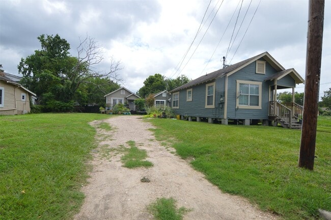 Building Photo - 2712 Holman St