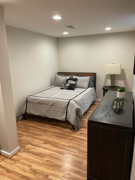 Bedroom entry - 9851 Hellingly Pl