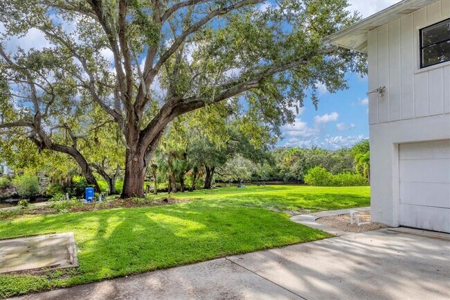Building Photo - 2460 Whippoorwill Cir
