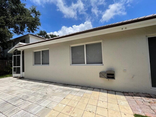 Building Photo - 1806 NW 98th Ave