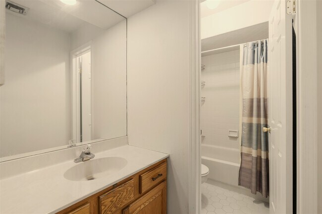Building Photo - 9 Northbridge Pl