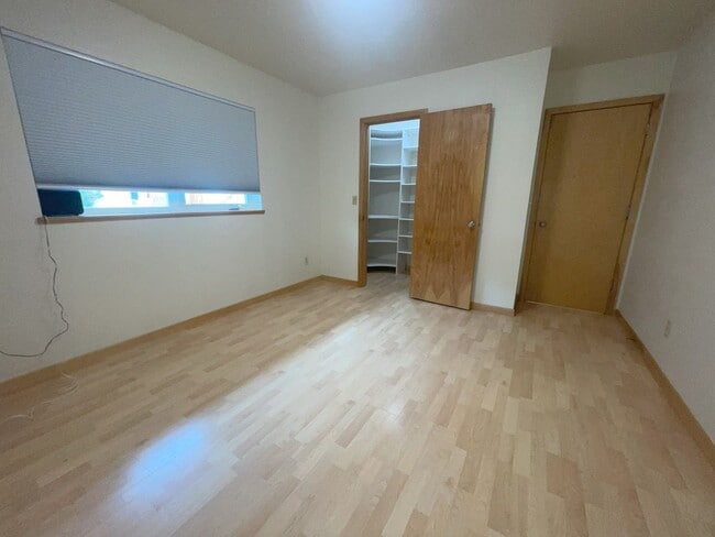 Building Photo - Beautiful 2-bedroom 1.5-bathroom home