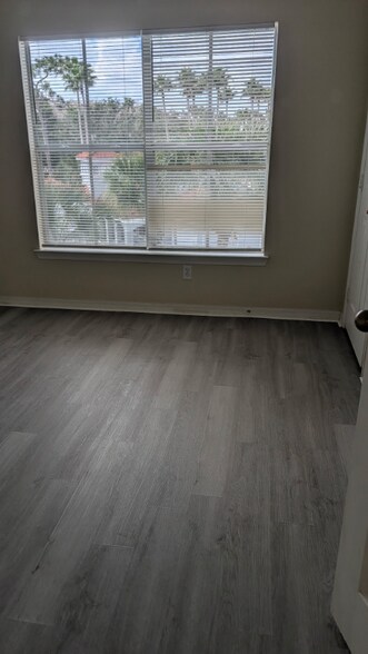 Building Photo - 18001 Richmond Pl Dr