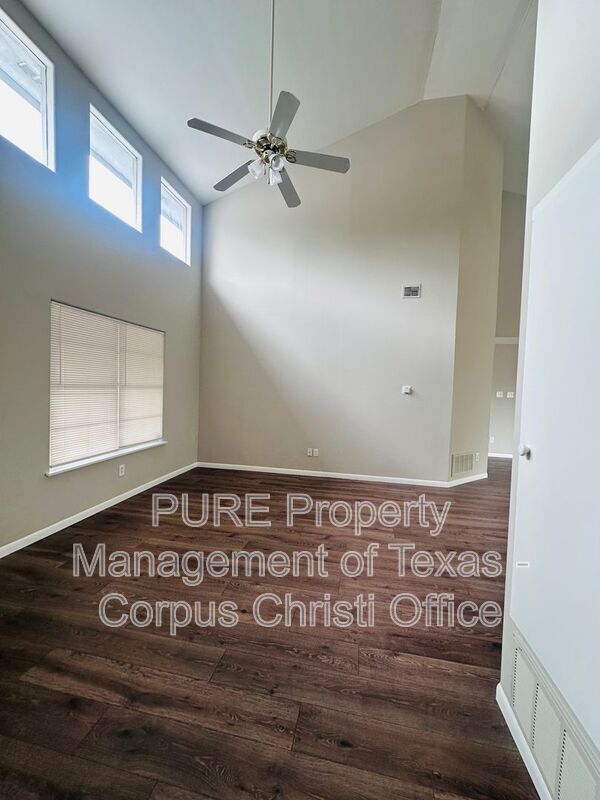 Building Photo - 4006 Panama Dr