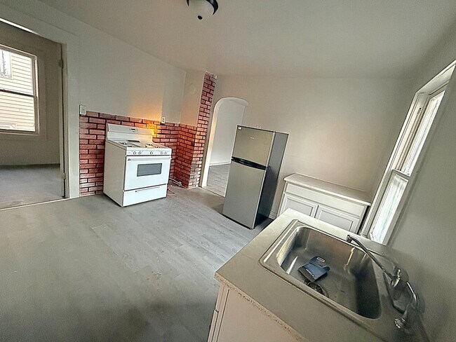 Building Photo - 638 Carbon St