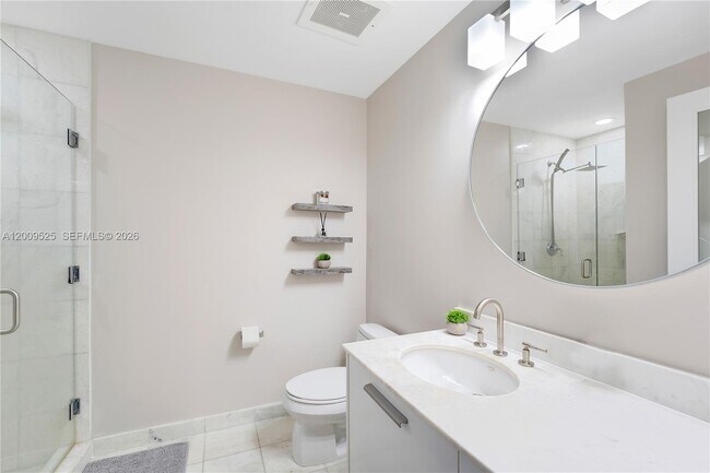 Building Photo - 1060 Brickell Ave
