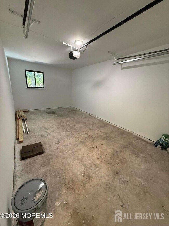 Building Photo - 5 Canary Cir