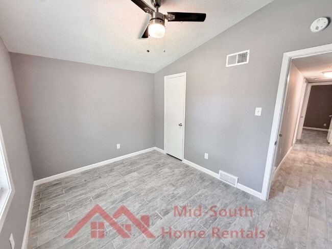 Building Photo - 1775 Colonial Hills Dr