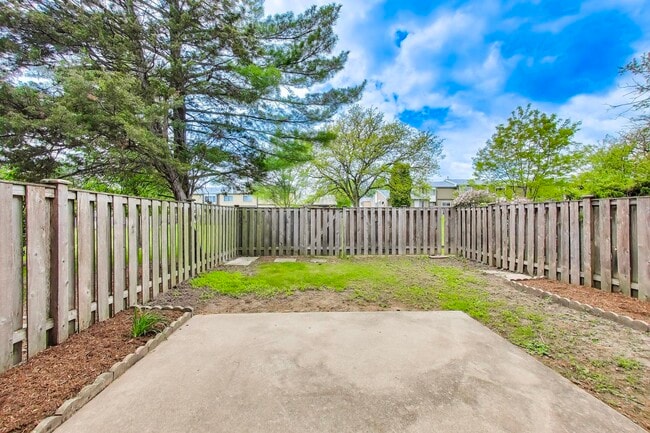 Building Photo - 281 Dupage Dr