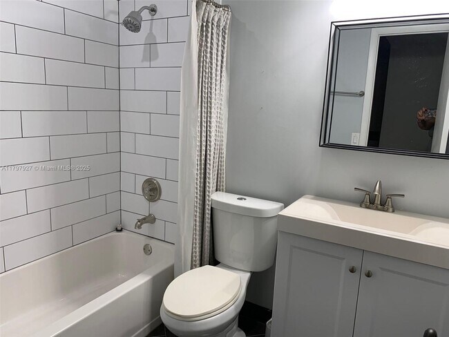 Building Photo - 7655 SW 106th Ave