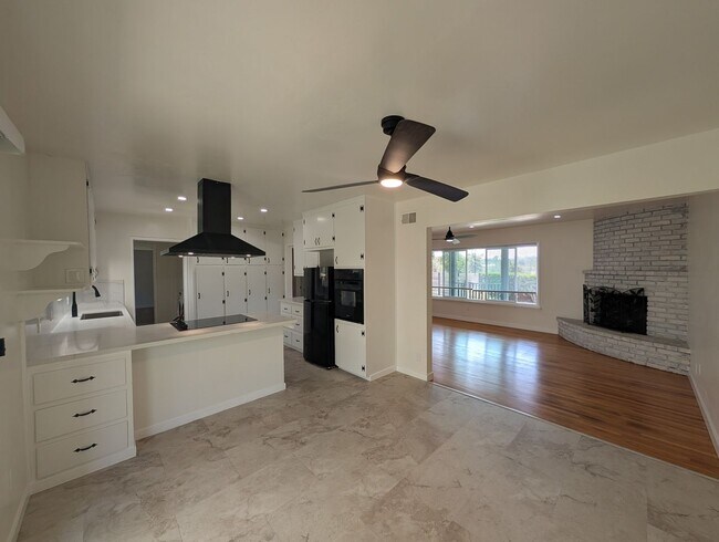 Building Photo - Single Story 3 Bedroom Home in Vista!