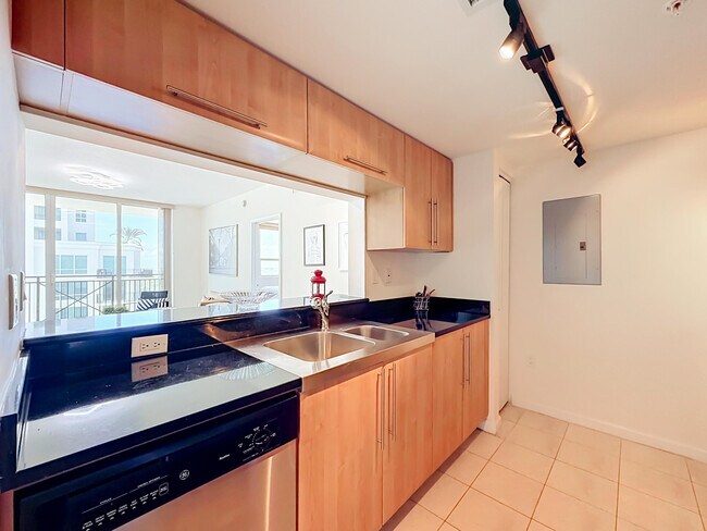Building Photo - 610 W Las Olas Blvd