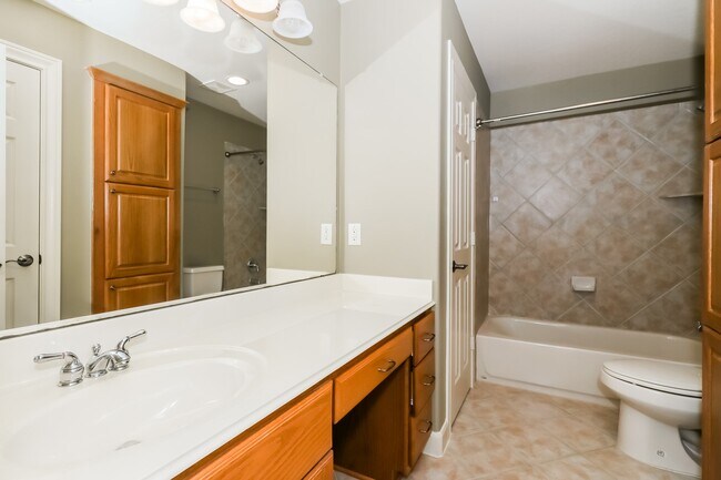 Building Photo - 3909 Pebble Brook Dr