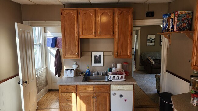 Building Photo - 1410 Breda Ave