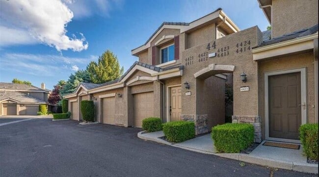 Building Photo - TANAMERA CONDOMINIUMS 1 bed 1 bath 1 car g...