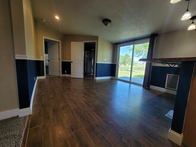 Building Photo - 11665 Blaney Rd S