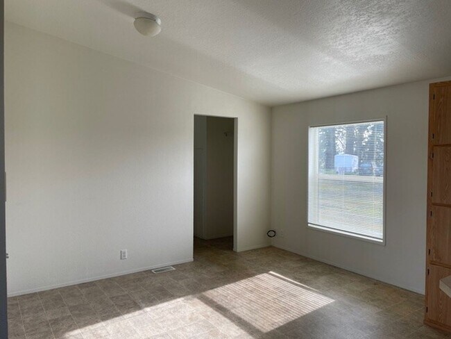 Building Photo - Country Living in Junction City – 3 Bed / 2 Bath Home Available 2/3/2026