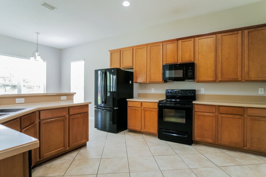 Building Photo - 644 Porta Rosa Circle