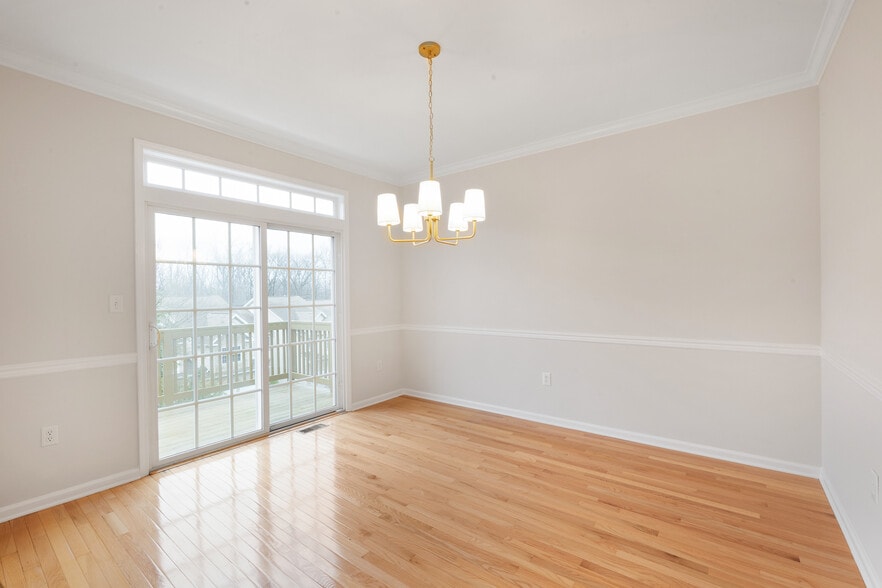 Dining Room - 64 Henning Ter