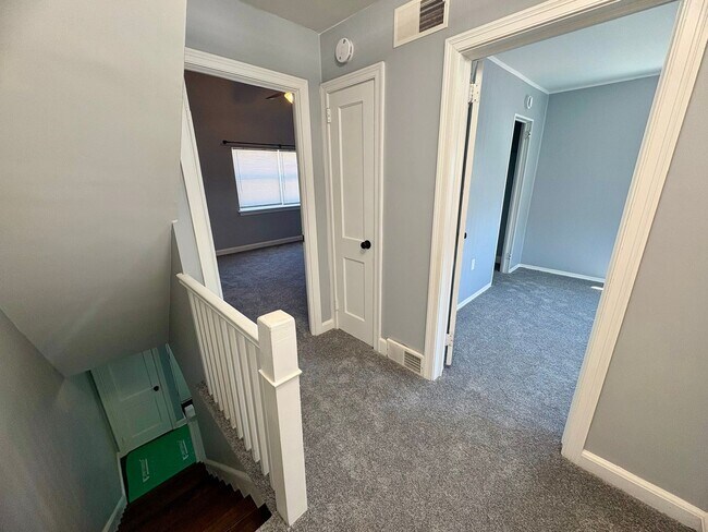 Building Photo - 2 Bedroom Available in Lancaster!
