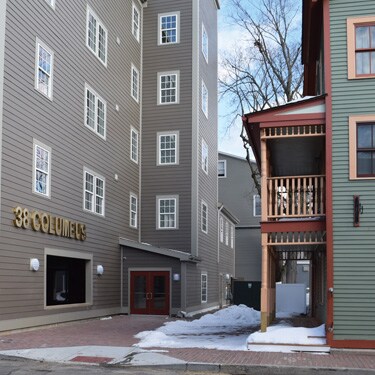 Entry Courtyard - 38 Columbus St