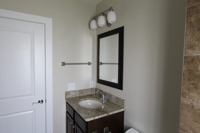 Building Photo - HUGE Historic Home with amazing fenced in yard and golf course views!