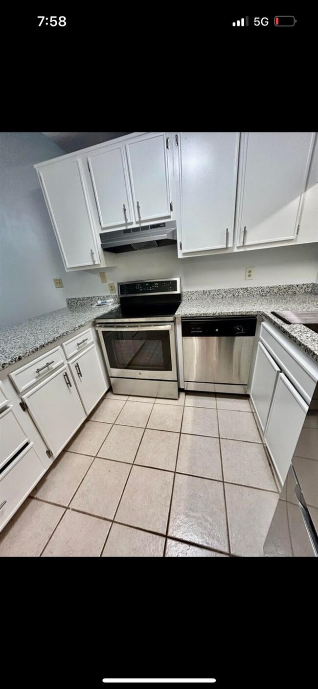 Building Photo - 989 Sutor Rd