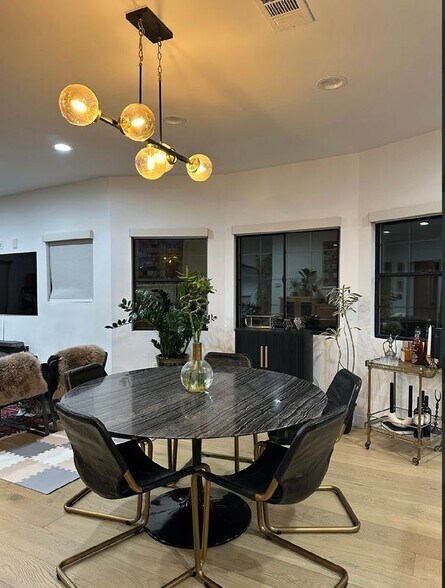 Building Photo - 5125 Rockland Ave