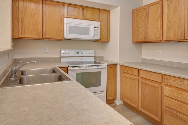 Building Photo - Low-Maintenance Living in Colorado Springs