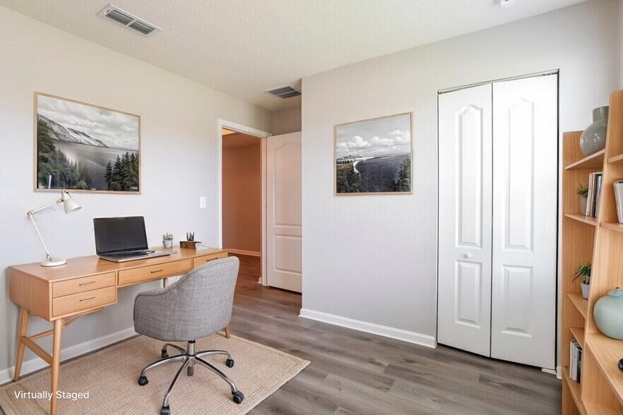 Building Photo - 2096 Pebble Point Dr