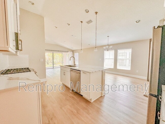 Building Photo - 12488 Oak Hill Way