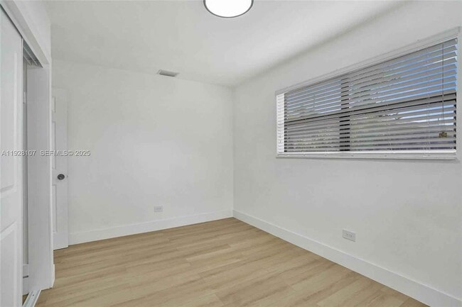 Building Photo - 1960 SW 68th Way