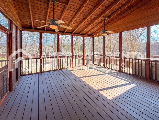 Building Photo - Spacious Five Bedroom Residence in Meadowbrook!