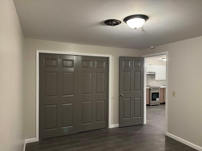 Building Photo - 355 S Main St