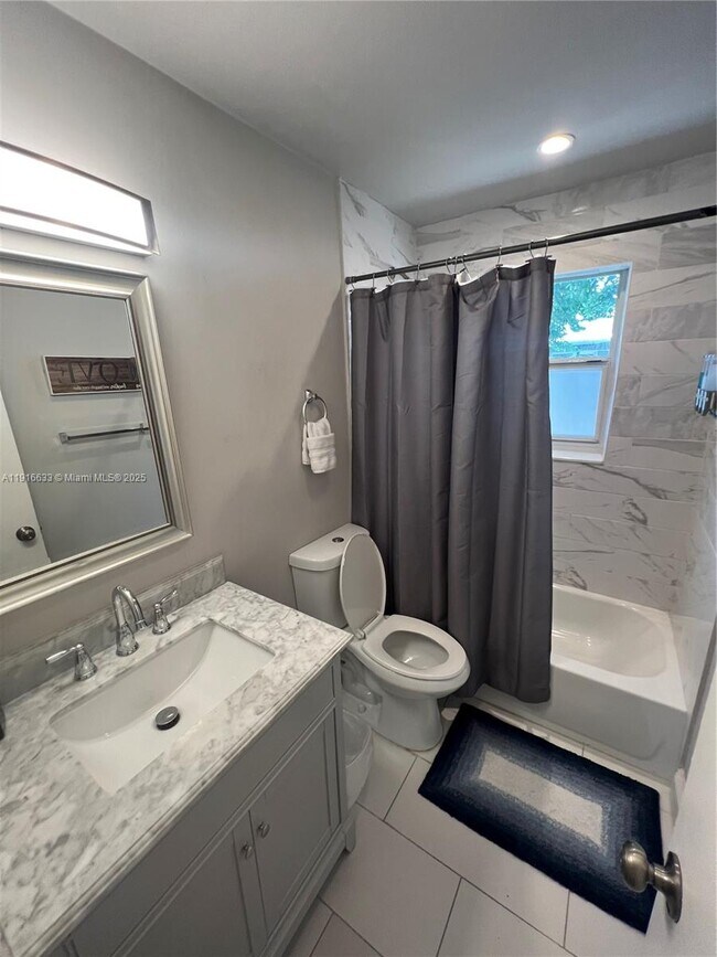 Building Photo - 1573 NE 30th Ct