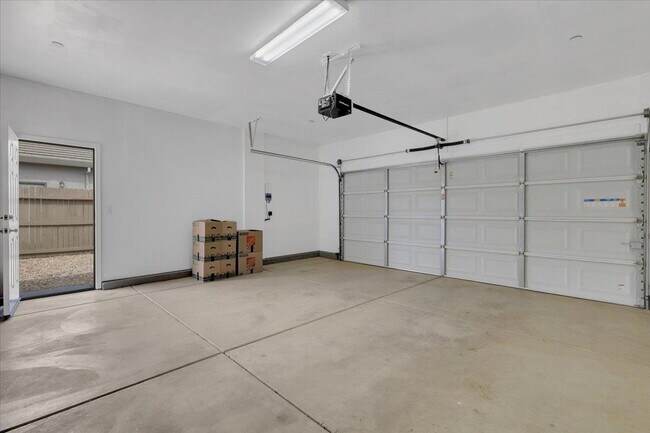 Building Photo - 5658 Stonehaven Dr