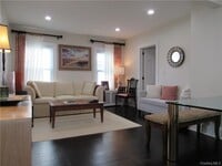 Building Photo - 242 William St