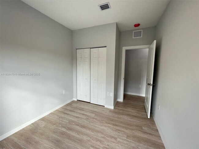 Building Photo - 808 NW 16th Ave