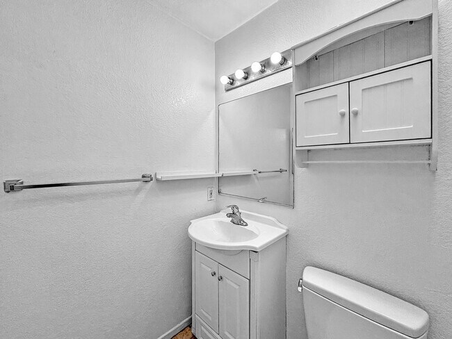 Building Photo - Charming 2BD/2BA Condo in Normal Heights w...