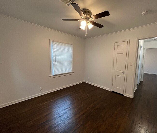 Building Photo - Adorable 2 bedroom 1 bathroom home with a ...