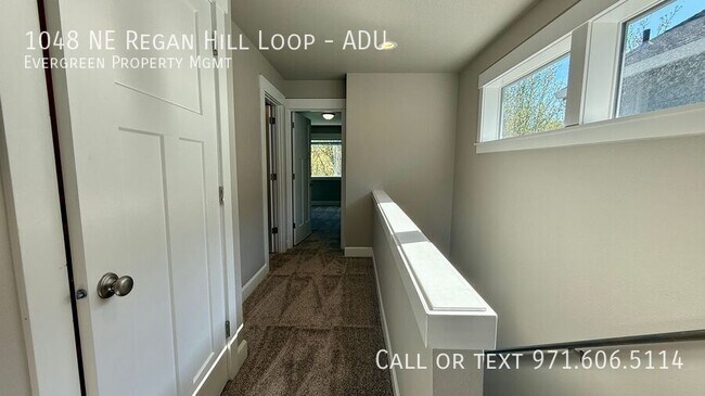 Building Photo - 1048 NE Regan Hill Loop