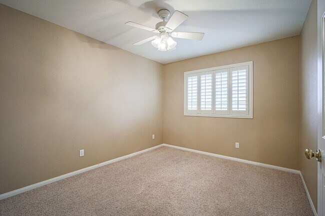 Building Photo - BEAUTIFUL 3 BD HOME LOCATED IN THE HEART O...