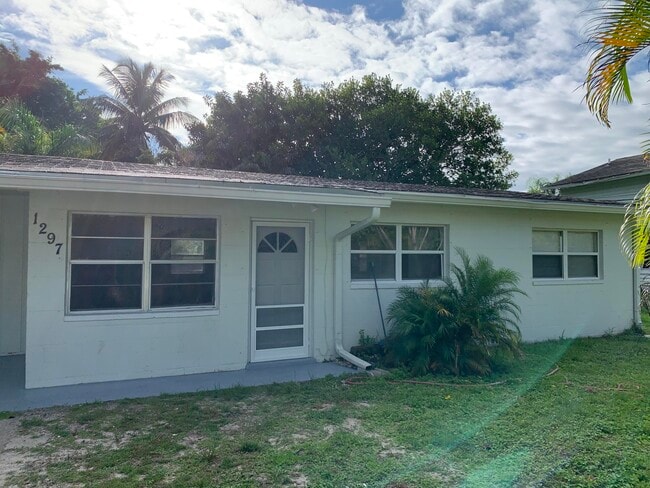 Building Photo - 1297 NW Charlie Green Dr