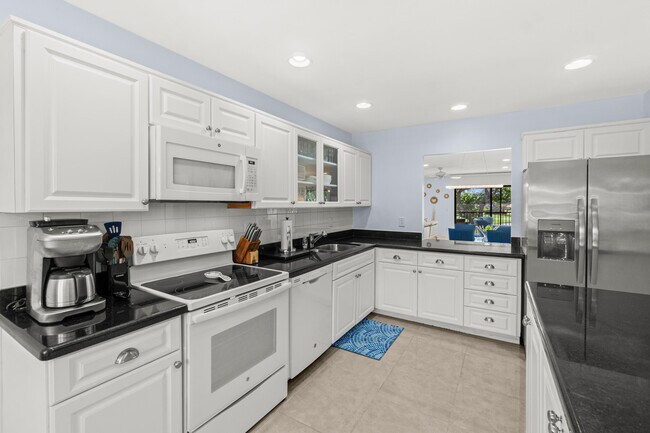 Building Photo - 5 Westgate Ln