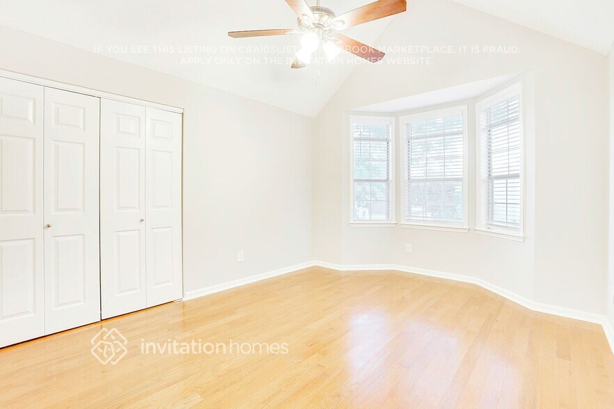 Building Photo - 695 Shore Pl