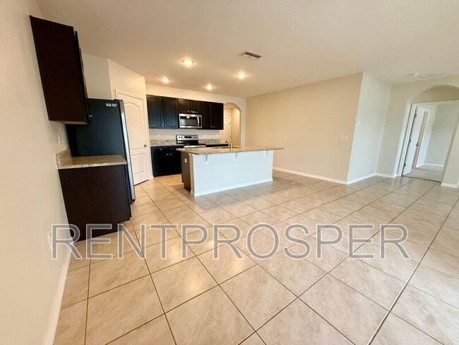 Building Photo - 3005 Country Club Cir