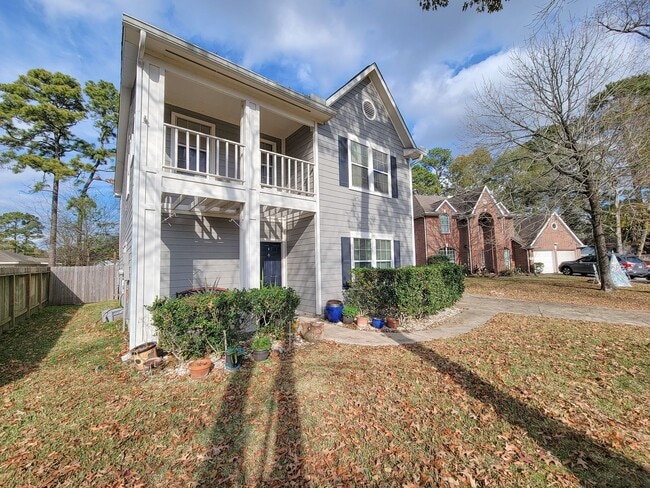 Building Photo - Welcome to this beautifully maintained home offering flexible living with 4/5 spacious bedrooms a...