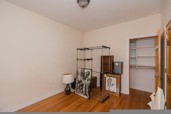 Building Photo - 4700 N Winchester Ave