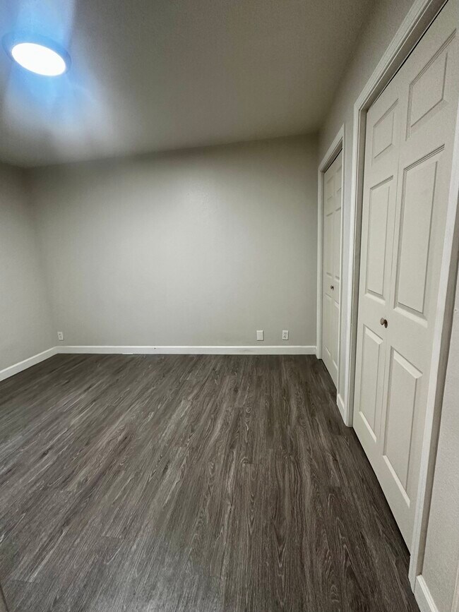 Building Photo - 721 Oneida St