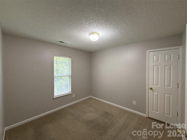 Building Photo - 432 McGinn Grove Dr
